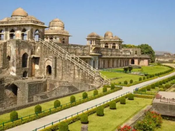 Shree Mahakaleshwar, Shree Omkareshwar, Shree Maheshwar and Mandu 6D 5N